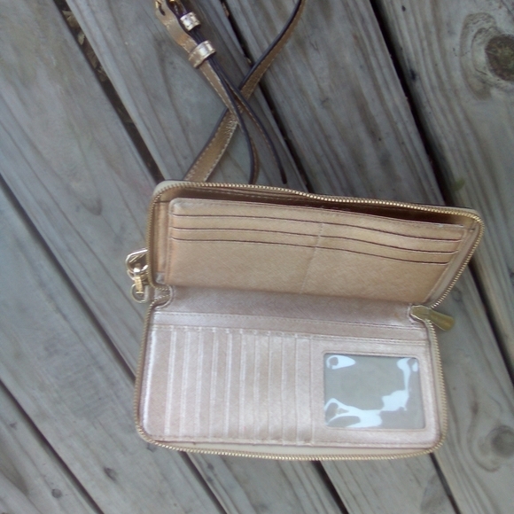 Michael Kors Metallic Rose Gold Cross Body Zip Around Wallet Purse - Picture 4 of 14